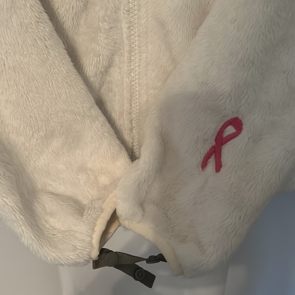 North Face Jacket Breast Cancer Awareness🎗️💝 - Picture 3 of 4